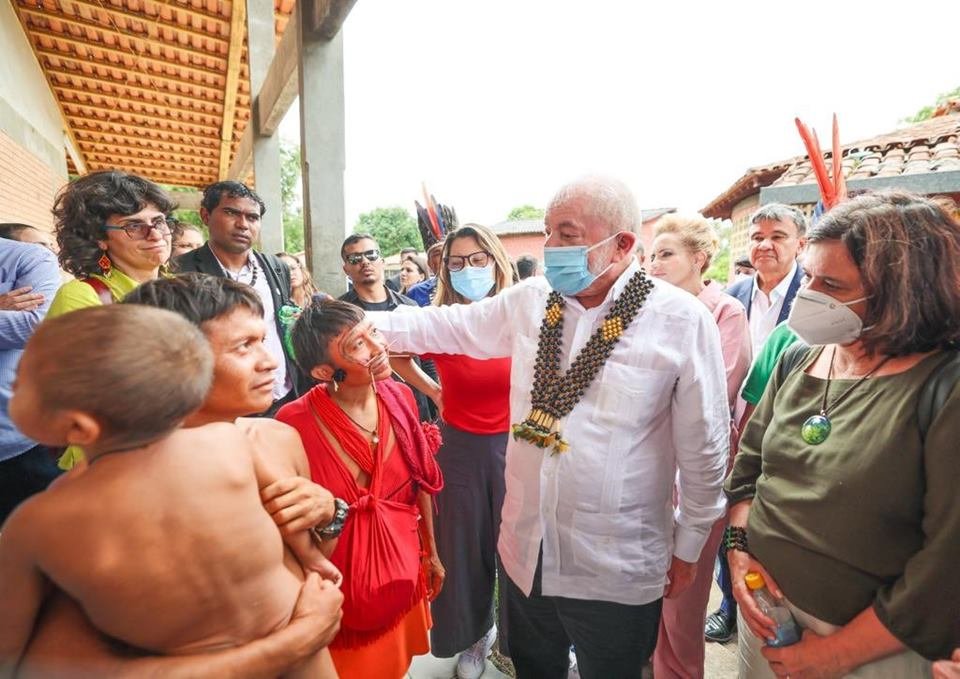 imagem colorida do presidente Lula em Roraima, durante visita a terra yanomami - Metrópoles