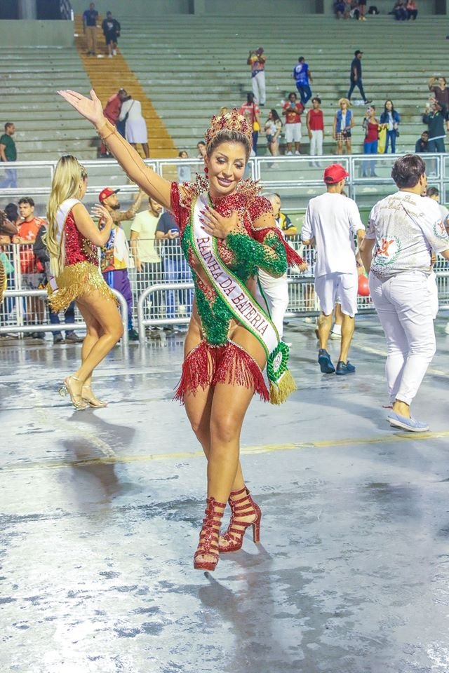 Rainha de Bateria da samba school X9 Paulistana