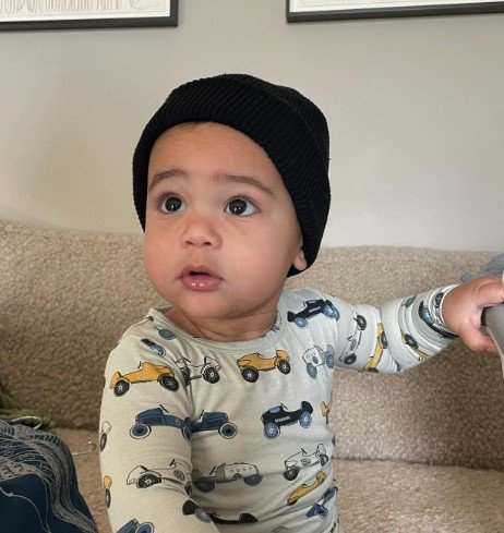 Foto colorida do filho da influenciadora Kylie Jenner - Metrópoles