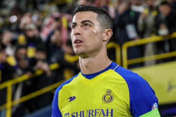 Com gols de falta de Talisca e CR7, Al Nassr vira sobre Damac FC