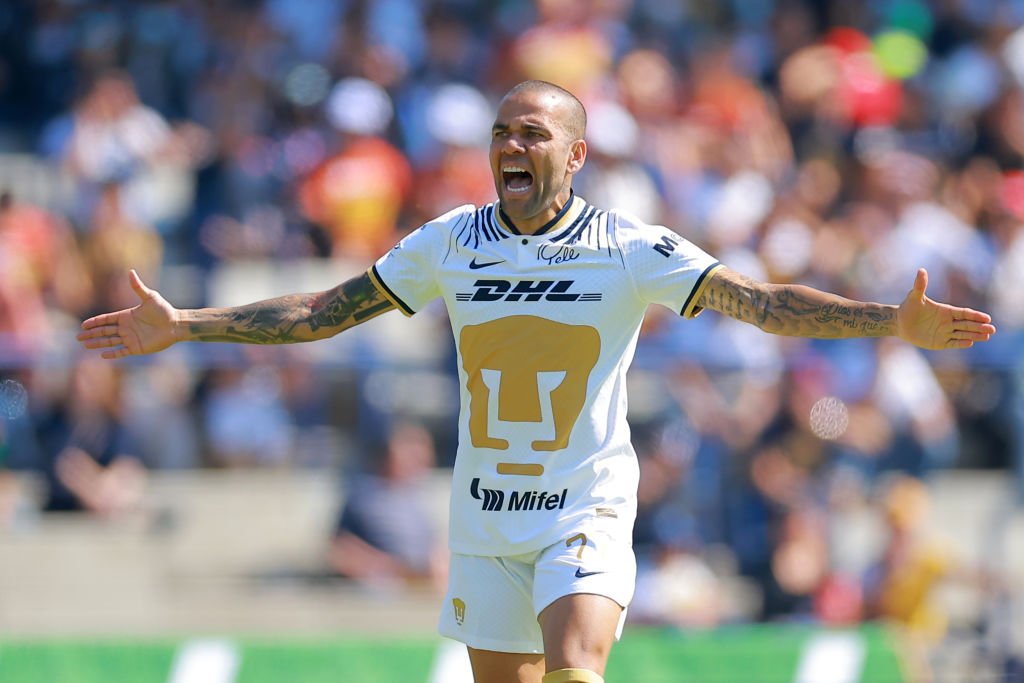 Daniel Alves defendendo o Pumas - Metrópoles
