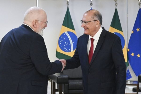 Presidente em exercício, Alckmin recebe representante da União Europeia