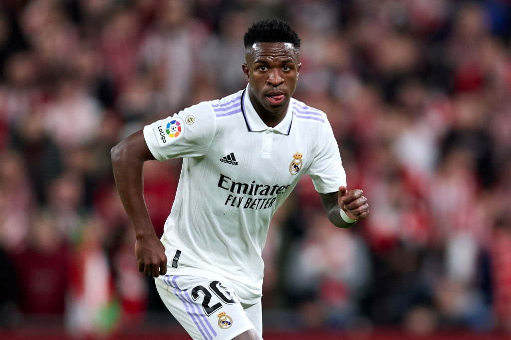 Em alta, Vinícius Jr. renova contrato com Real Madrid até 2027