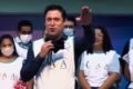 Imagem colorida do pastor Celso Longo fazendo saudação nazista durante o culto em 2021 na igreja - Metrópoles