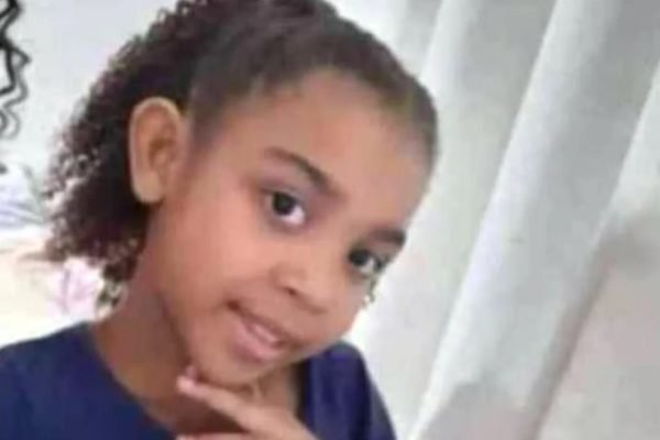 Bala perdida mata menina de 10 anos um dia antes da festa de aniversário