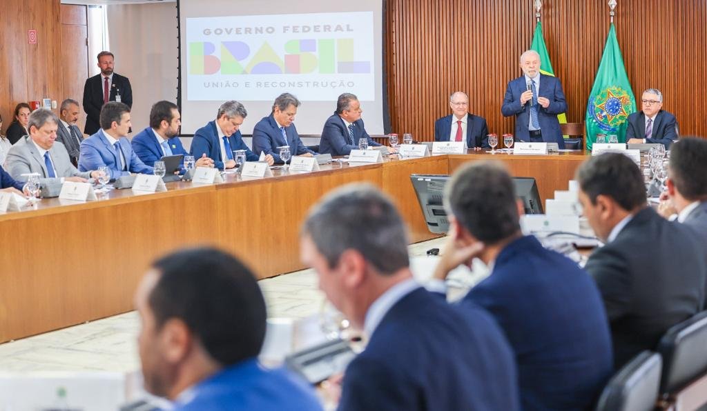 Reunião do presidente Lula com os 27 chefes do executivo nacional no Palácio do Planalto para tratar de demandas dos estados em mesa - Metrópoles