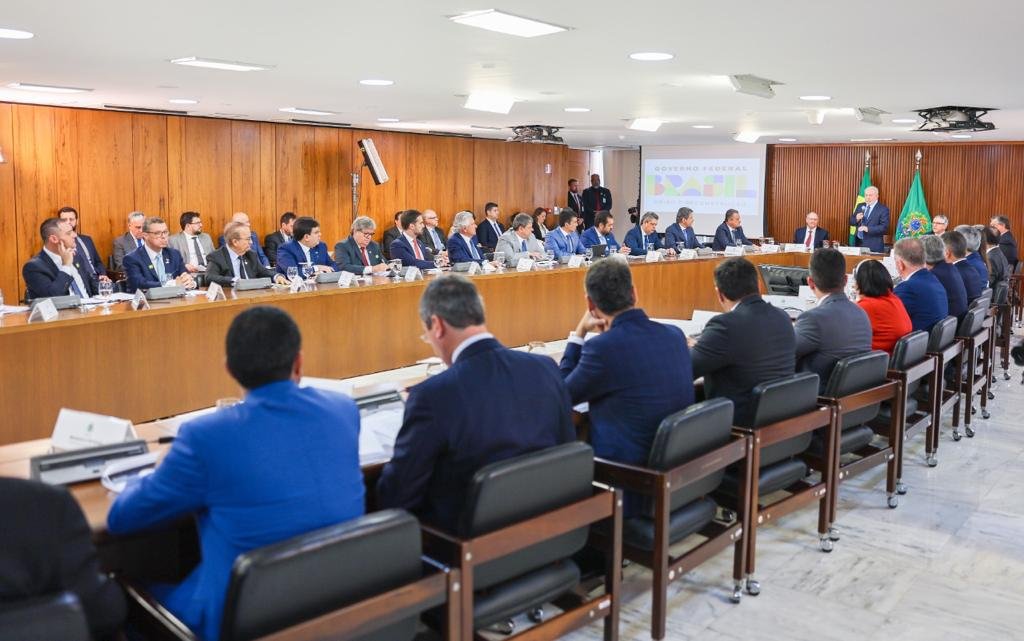 Reunião do presidente Lula com os 27 chefes do executivo nacional no Palácio do Planalto para tratar de demandas dos estados em mesa - Metrópoles