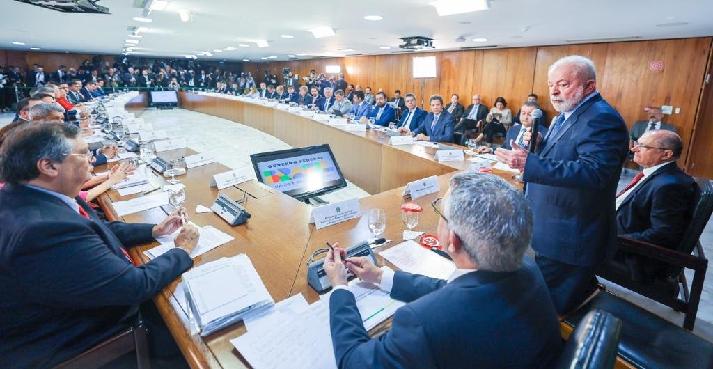 Reunião do presidente Lula com os 27 chefes do executivo nacional no Palácio do Planalto para tratar de demandas dos estados em mesa - Metrópoles