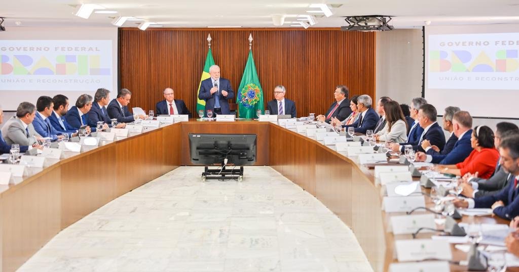 Reunião do presidente Lula com os 27 chefes do executivo nacional no Palácio do Planalto para tratar de demandas dos estados em mesa - Metrópoles