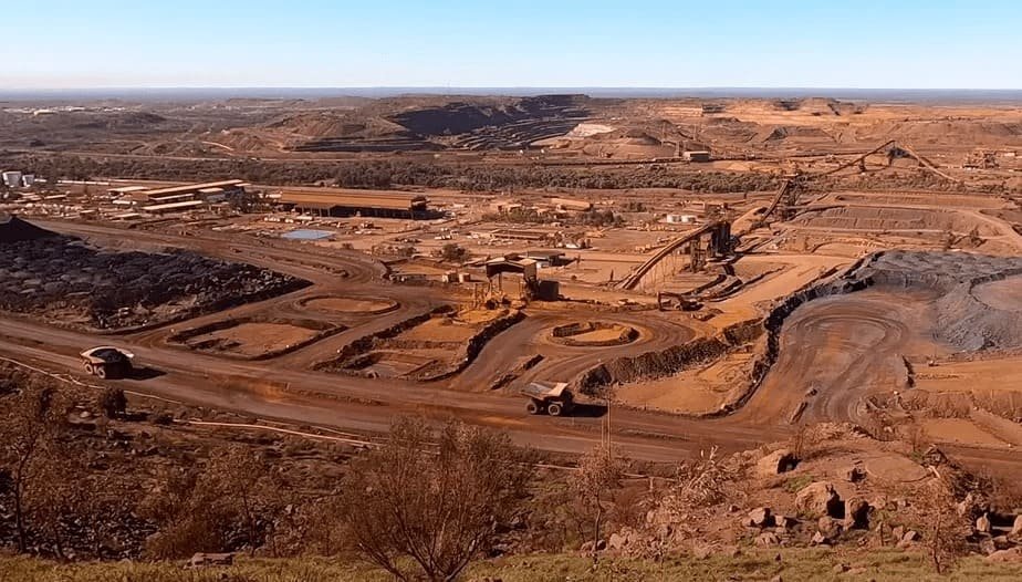 Imagem colorida de mineradora na Austrália