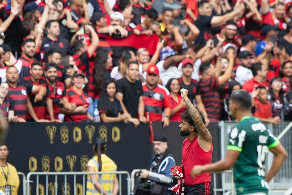 Chegou a hora! Palmeiras e Flamengo fazem decisão da Supercopa com estádio  lotado no DF