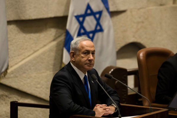 Premiê de Israel adia reforma do Judiciário após protestos históricos