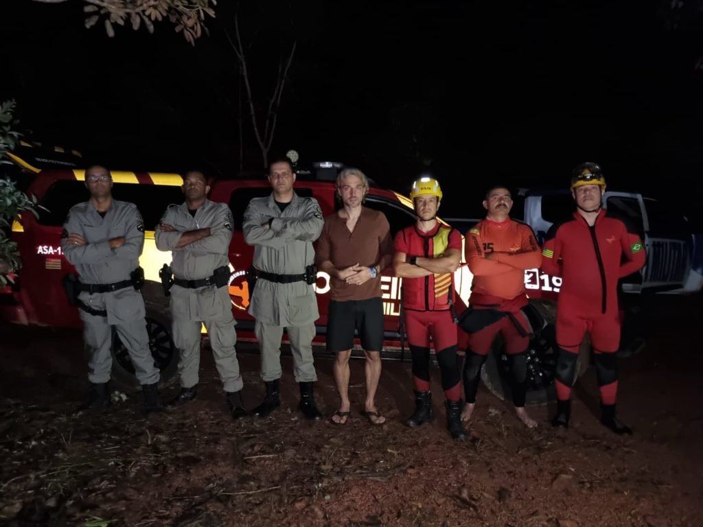 Turista desaparece após subir o volume de água em cachoeira