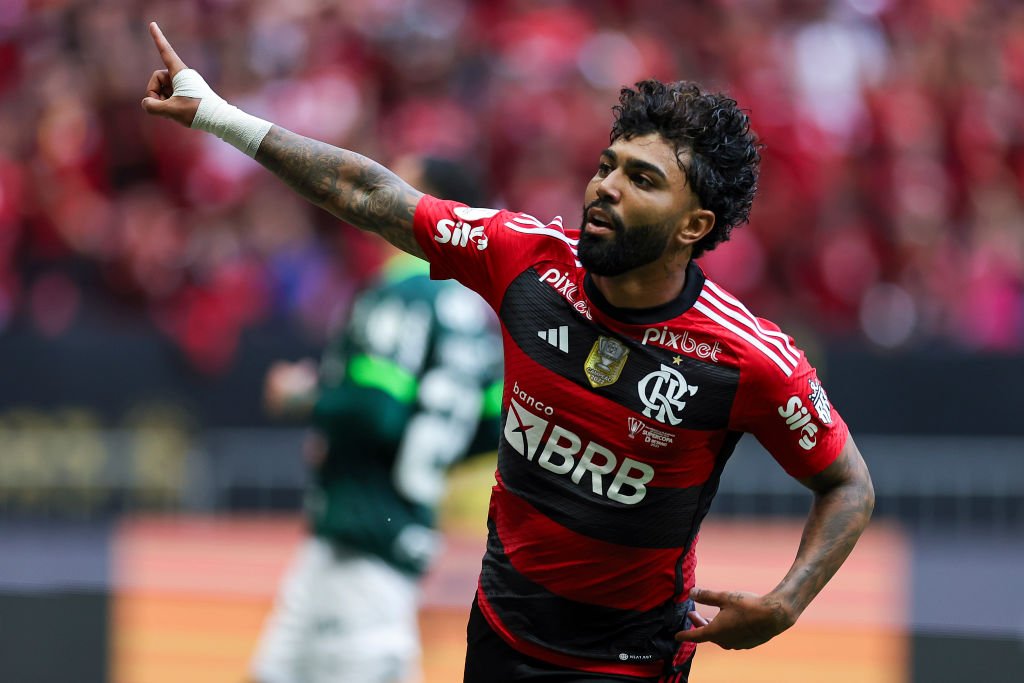 Novo jogador do Flamengo entra para a lista das maiores contratações da  história do futebol brasileiro