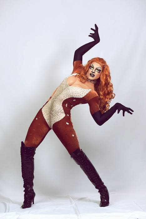 Foto colorida da drag queen Hellena Borgys - Metrópoles