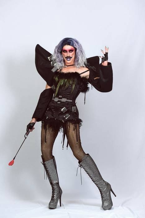 Foto colorida da drag queen Morgante - Metrópoles