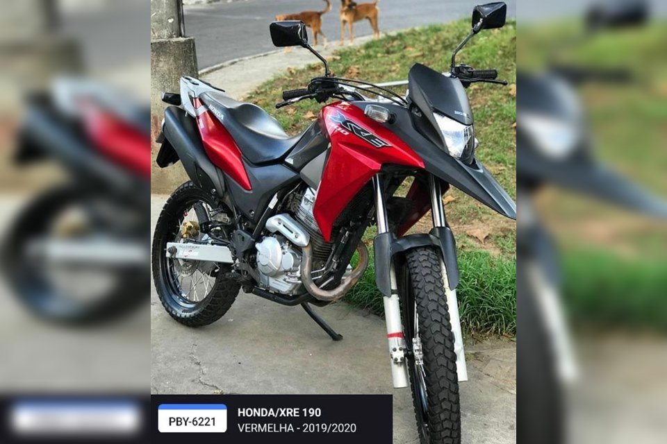Moto vermelha usada por aposentado desaparecido