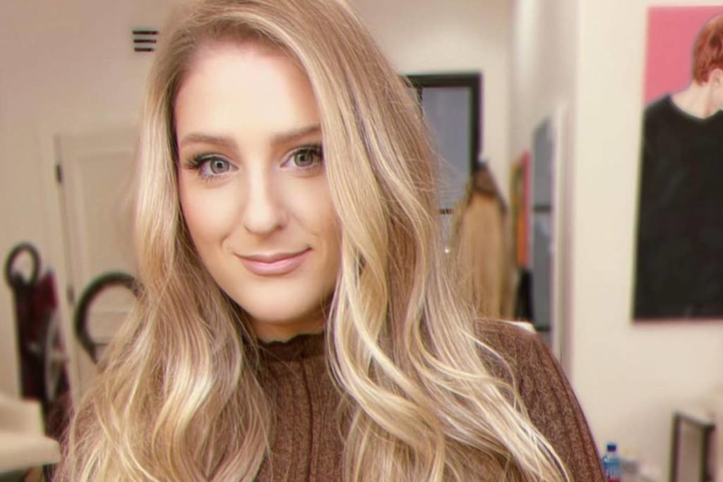 Meghan Trainor posa séria - metrópoles