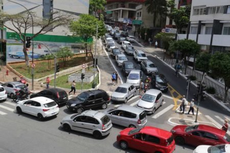 Uber e 99 não vão oferecer viagens de motos para passageiros na capital paulista, por enquanto