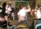 Momento em que PM agride mulher com cassetete em Guarulhos, na Grande SP