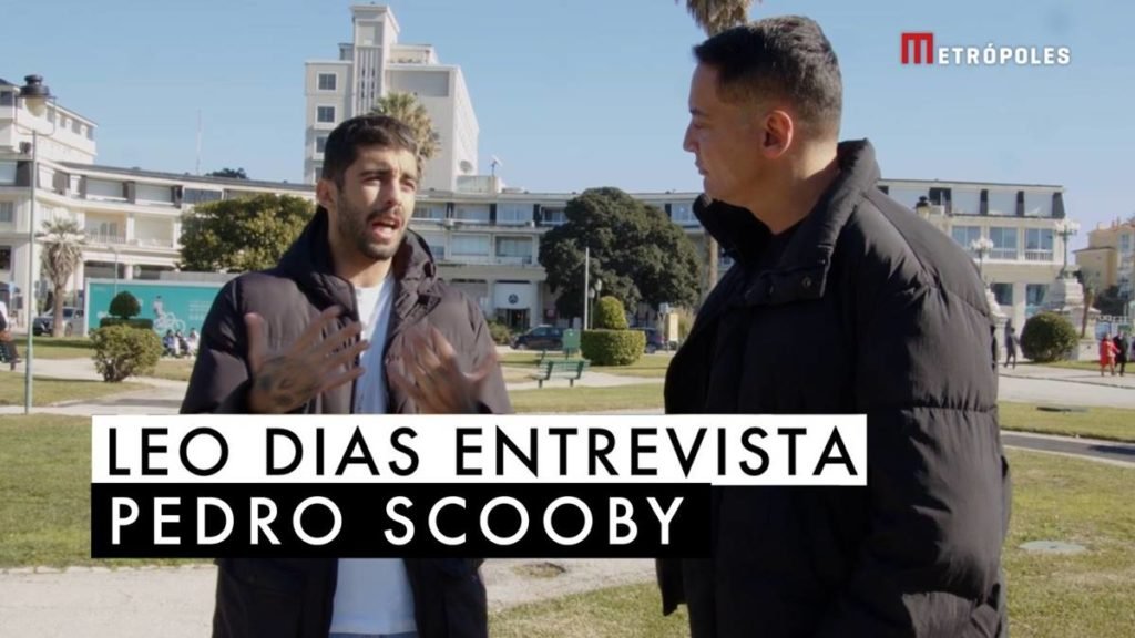 Print colorido de entrevista de Pedro Scooby ao jornalista LeoDias