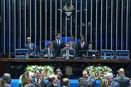 Imagem colorida mostra o plenário do Senado Federal