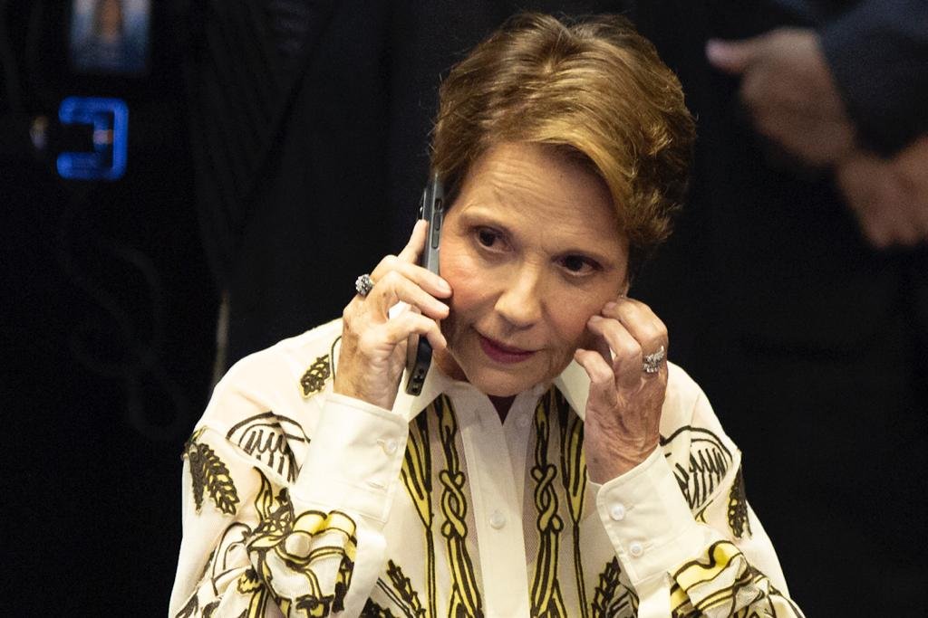 Senadora Tereza Cristina durante essão de posse dos senadores eleitos eleição 2022 - metrópoles