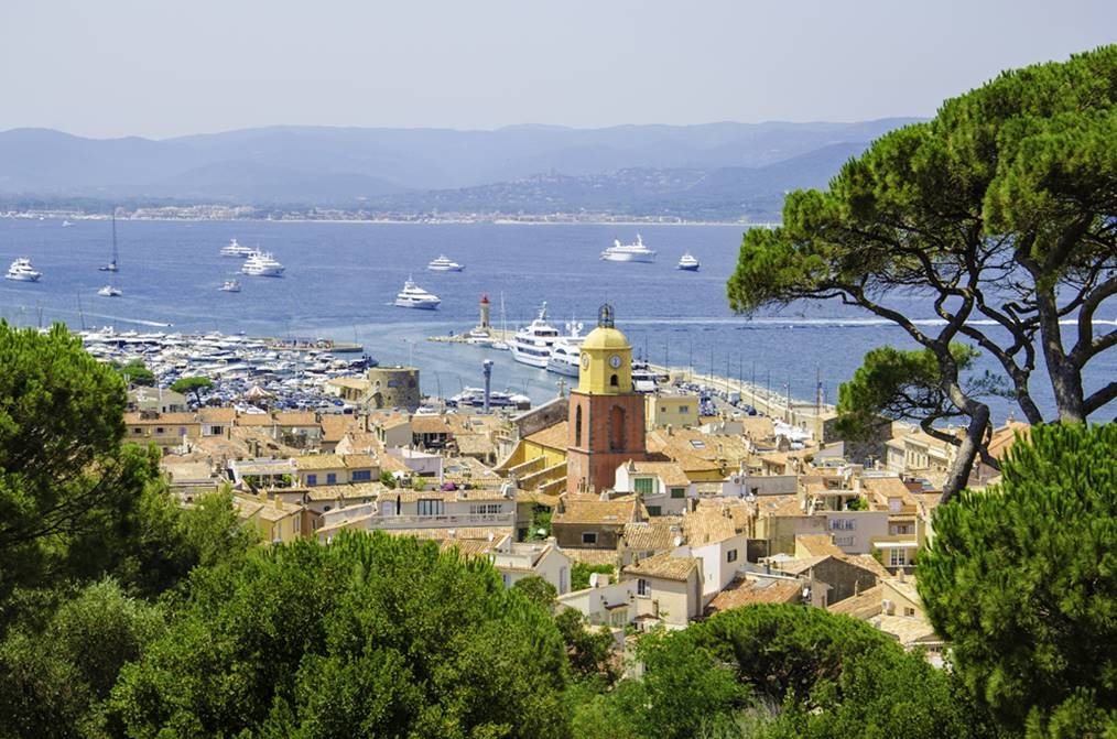 Uma vista da cidade Saint Tropez, na França