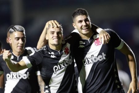 Vasco celebra gol no Campeonato Carioca - MEtrópoles