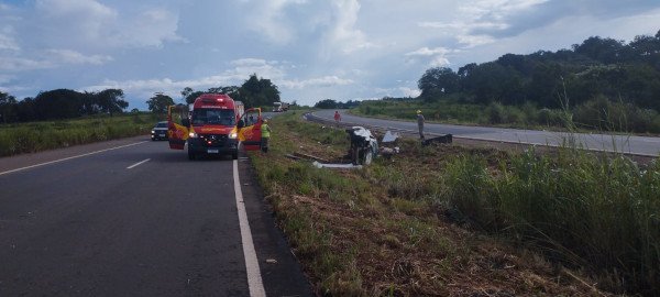 Carro de funerária bate de frente com ônibus e mata motorista em rodovia de  Goiás, Goiás