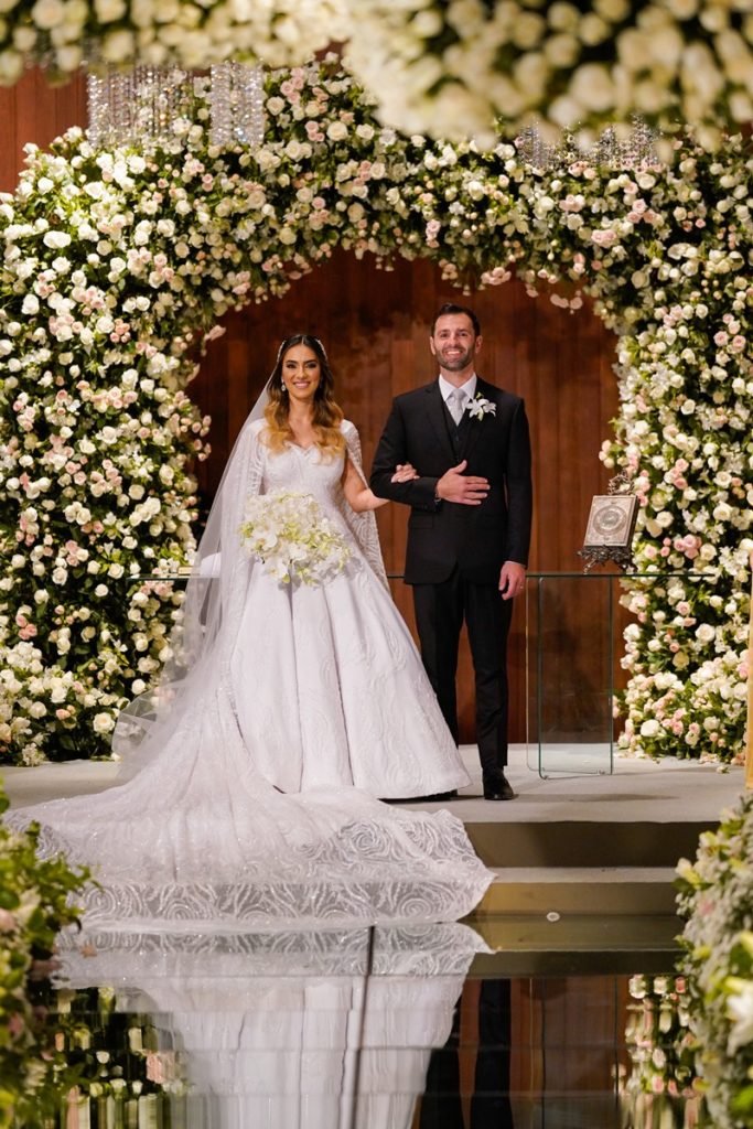 Suhad Shadi e Nasser Shawqi selam o amor em cerimônia luxuosa | Metrópoles