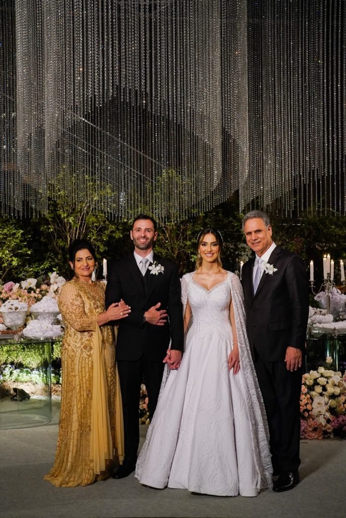 Suhad Shadi e Nasser Shawqi selam o amor em cerimônia luxuosa | Metrópoles