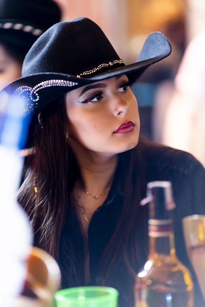 Foto colorida de gravação de novo clipe de Ana Castela