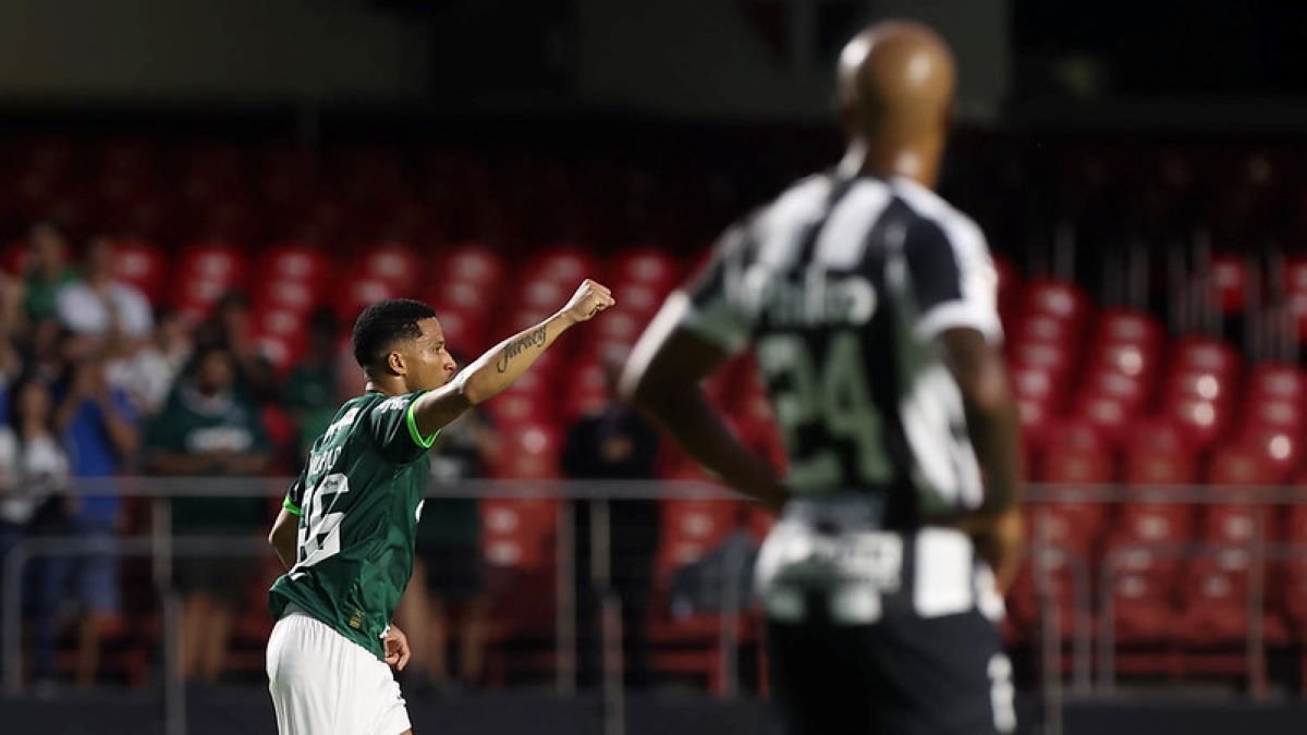 Palmeiras bate Santos no fim e larga na frente na final do