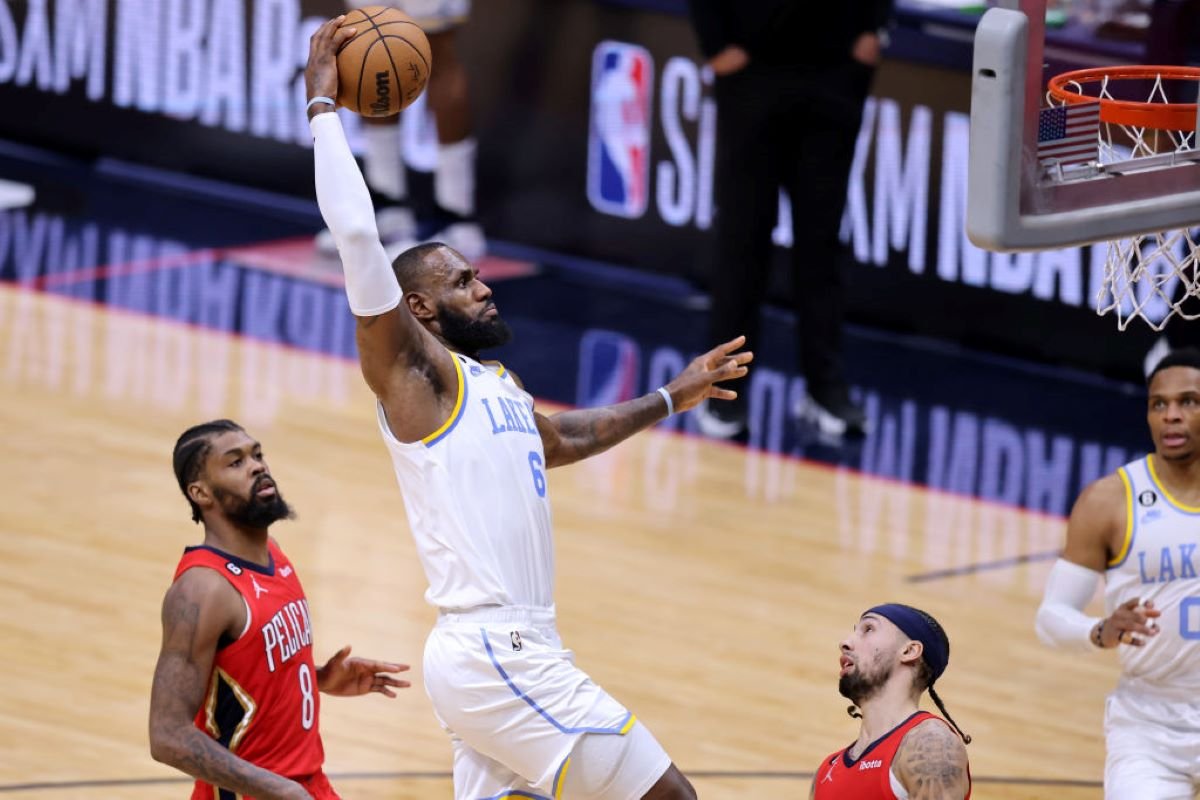 LeBron agora é o 10º maior cestinha da história; veja quem ainda