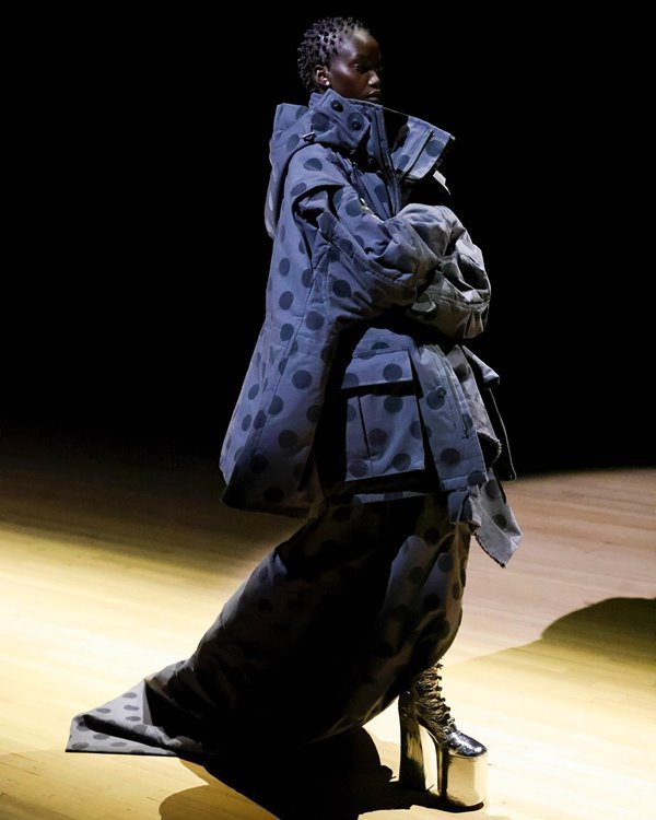 Marc Jacobs homenageia Vivienne Westwood em nova coleção. Confira