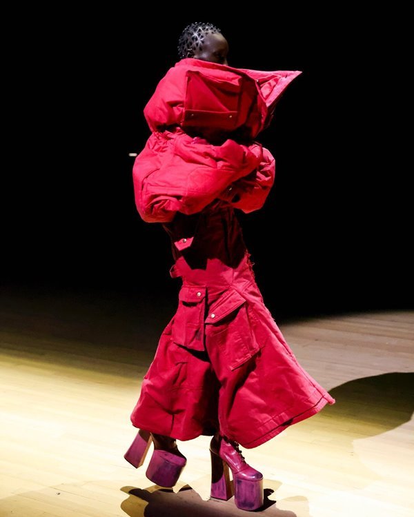 Marc Jacobs homenageia Vivienne Westwood em nova coleção. Confira