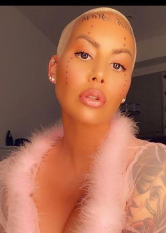 Amber Rose revela que contou sobre OnlyFans para filho de 9 anos