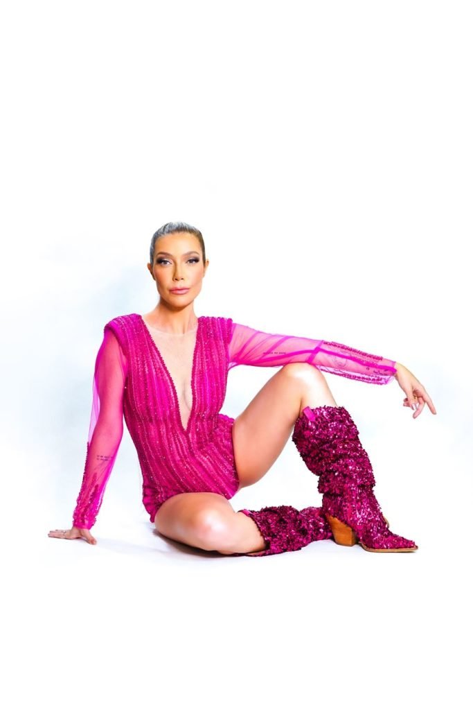 Foto colorida da cantora Luiza Possi - Metrópoles