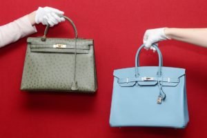 Bolsas Birkin da Hermès em um leilão - Metrópoles