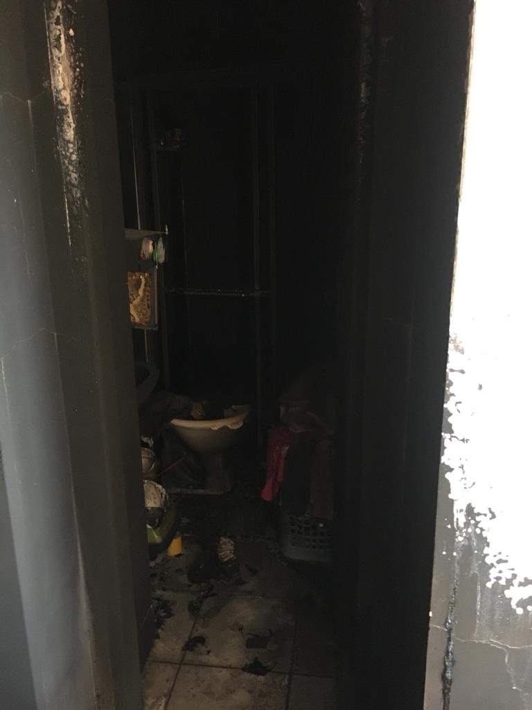 Imagem colorida de homem que colocou fogo na casa da ex-mulher