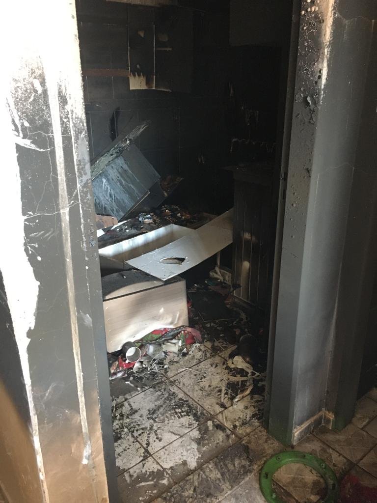 Imagem colorida de homem que colocou fogo na casa da ex-mulher