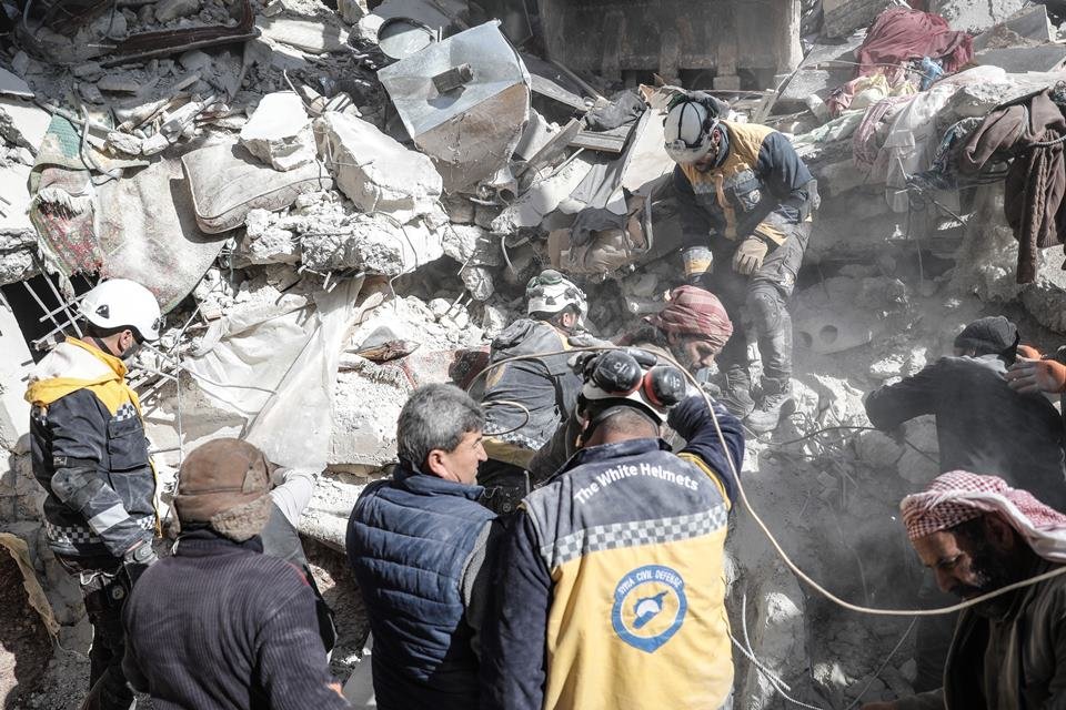 Grupo de resgate "capacetes brancos" procura vítimas do terremoto da Turquia-Síria - Metrópoles