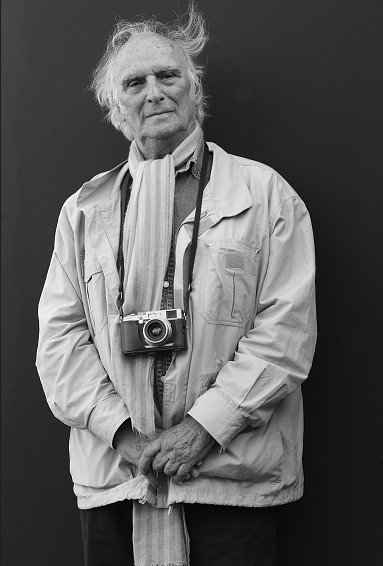 Foto colorida de Carlos Saura - Metrópoles