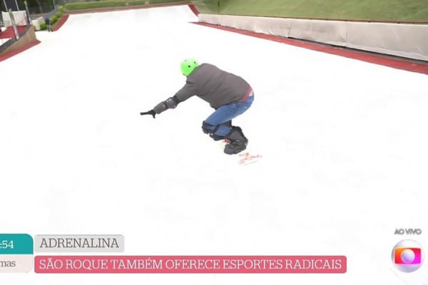 Repórter Marcos Paiva pratica snowboard no É de Casa - Metrópoles