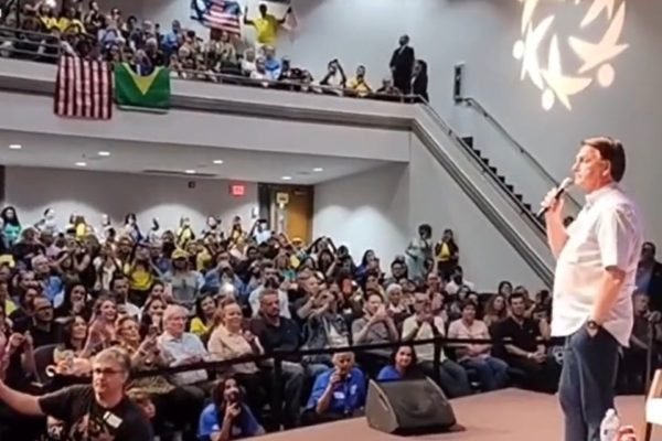 Vídeo: nos EUA, Bolsonaro volta a questionar resultado das urnas | Metrópoles