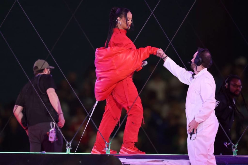 O Super Bowl está de volta. Rihanna lidera a chuva de estrelas do futebol  americano - Renascença