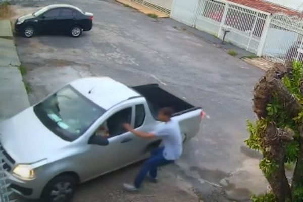 Vídeo: carroceiro é flagrado espancando cavalo com chicote no Guará