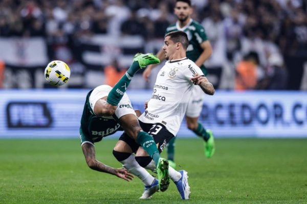 Fagner gordo? Lateral do Corinthians tenta resolver - Lance!