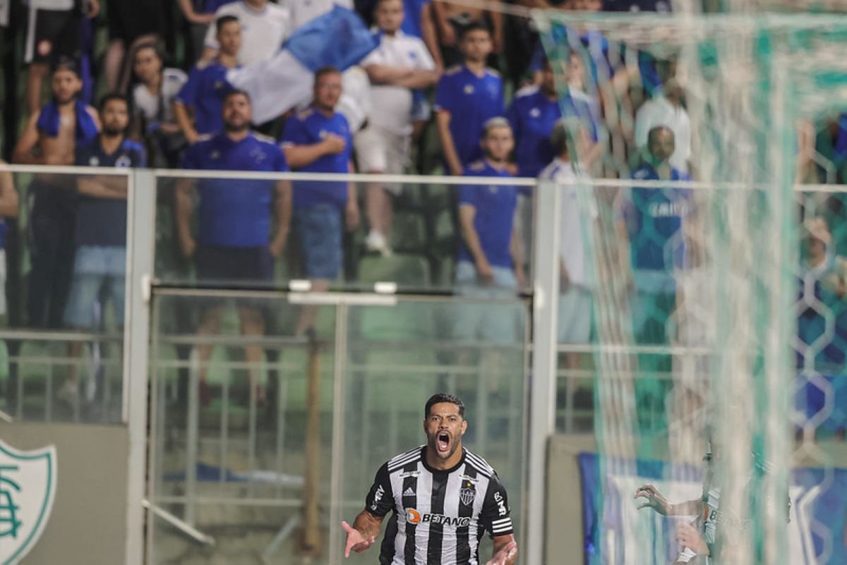 Corinthians marca e empata com Cruzeiro no fim do jogo 